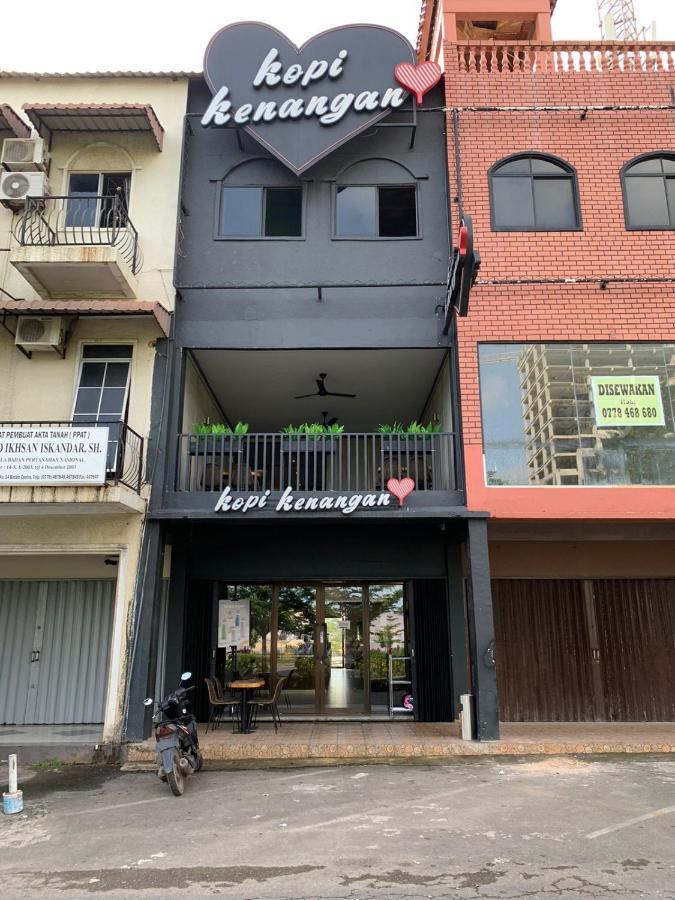 Sky View Hotel Managed By Os Batam Exteriör bild