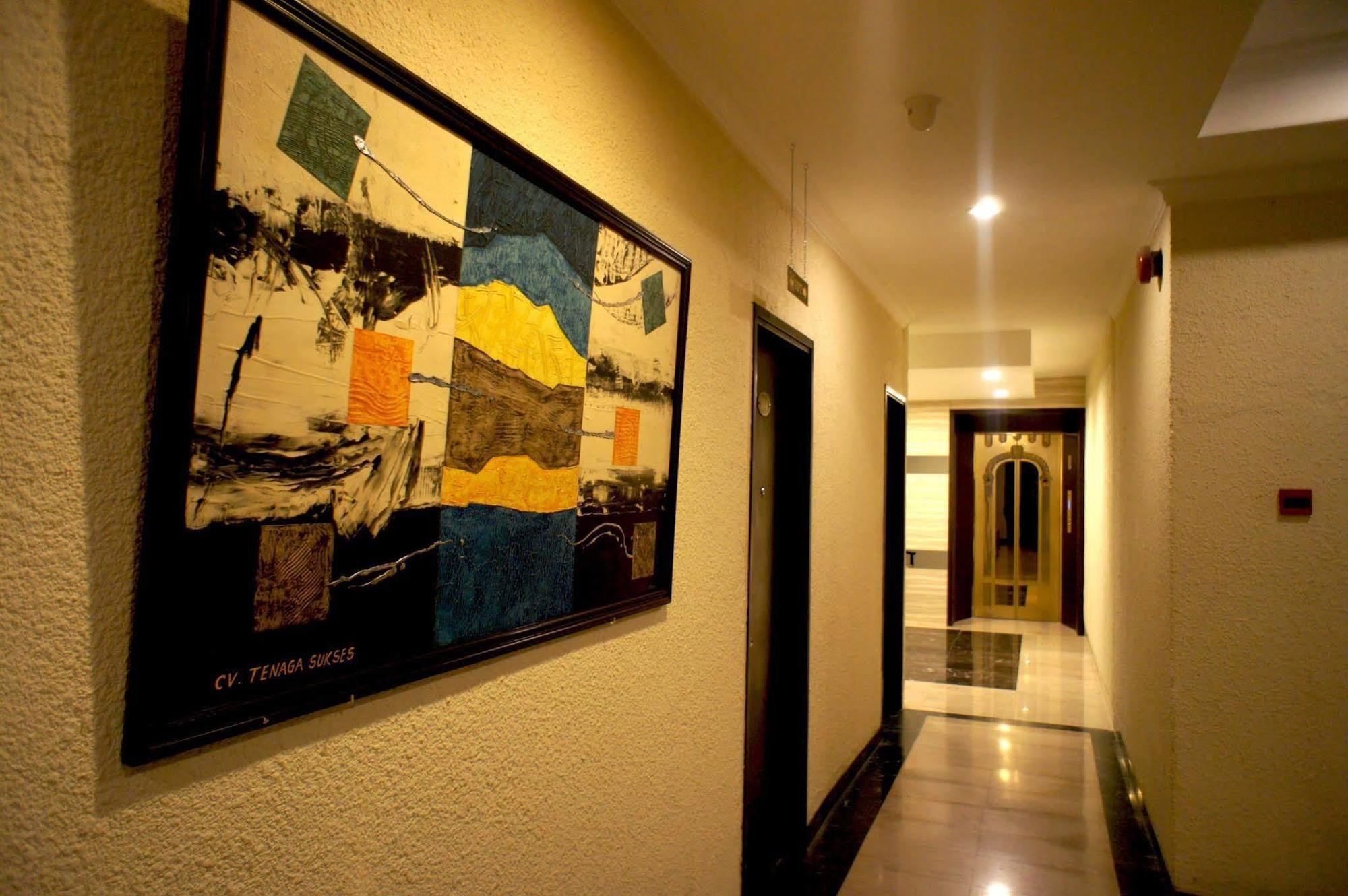 Sky View Hotel Managed By Os Batam Exteriör bild