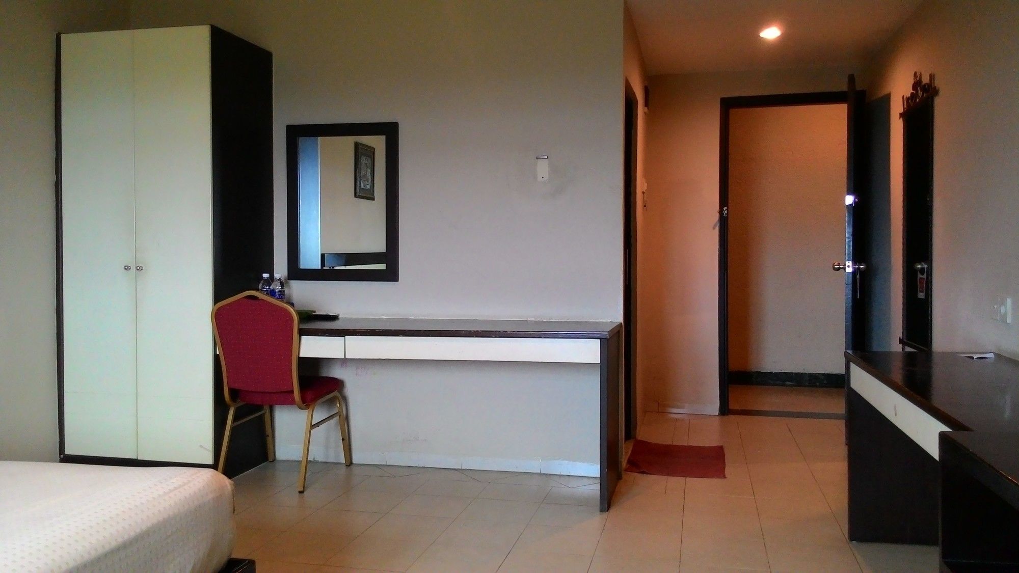 Sky View Hotel Managed By Os Batam Exteriör bild